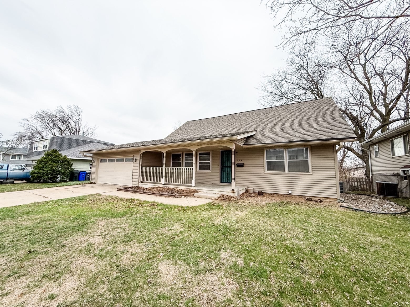 224 31st St NW, Cedar Rapids, IA 52405